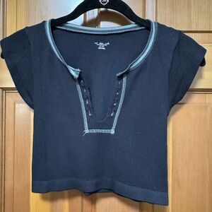 UO Urban Outfitters Black Ribbed Top with White Accents Basic T